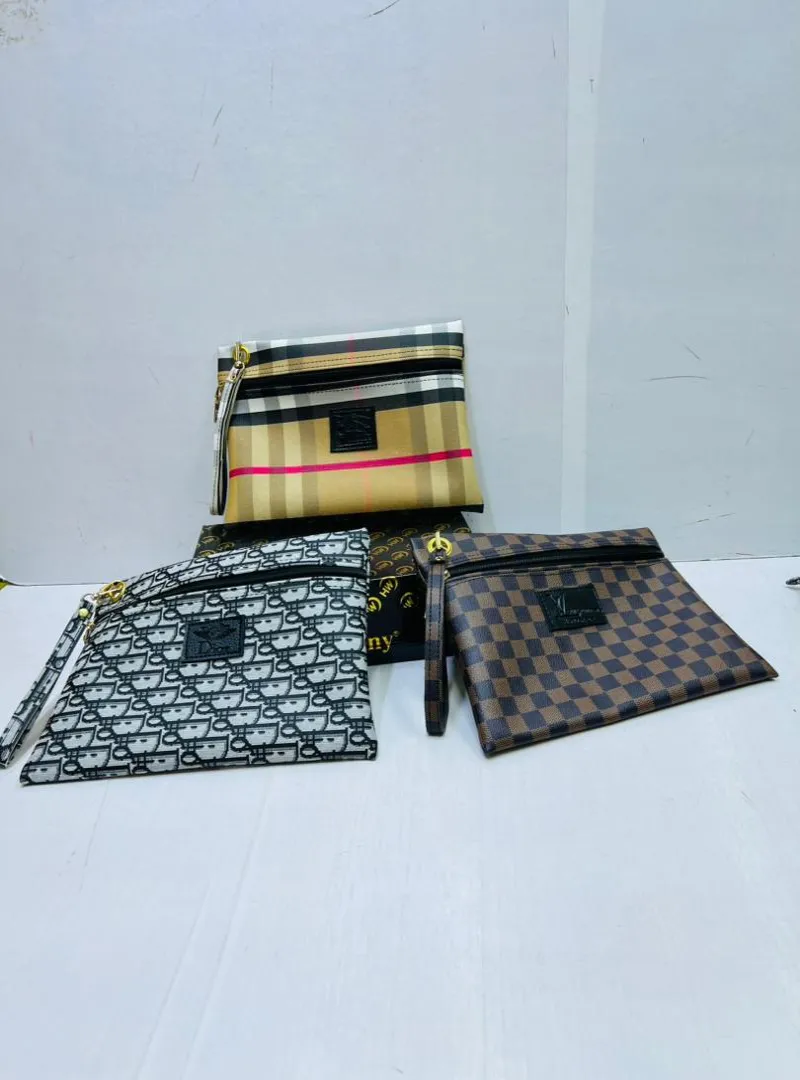 Image 2 de Ventes des vêtements, accessoires et sacs et chaussures