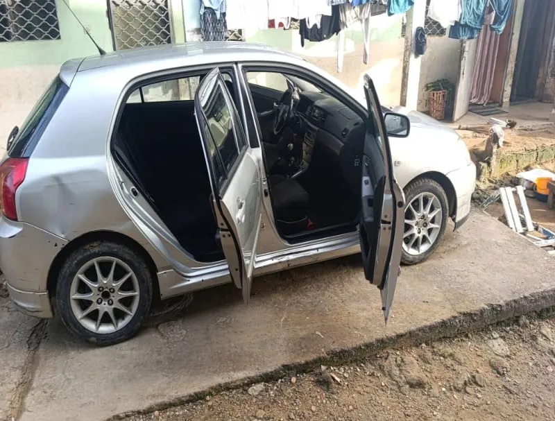Image 2 de Toyota 115  année 2006  moteur diesel très silencieux  boite manuelle  clim congelcam🥶 volent direct  papier a jour  prix 2.400.000