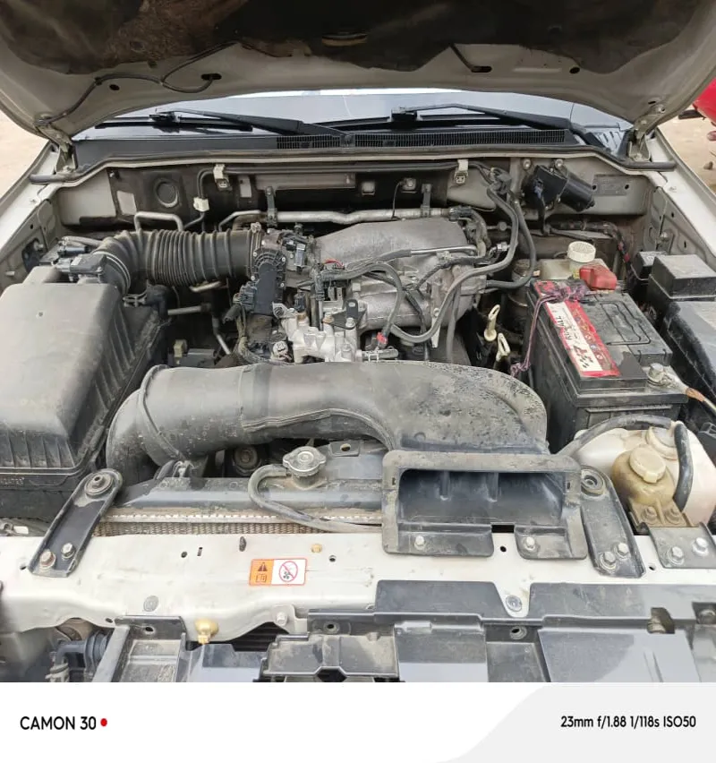 Image 4 de Mitsubishi Pajero 2015 occasion Cameroun boîte automatique moteur essence (V6) climatisation d'origine peinture d'origine avec 4x4