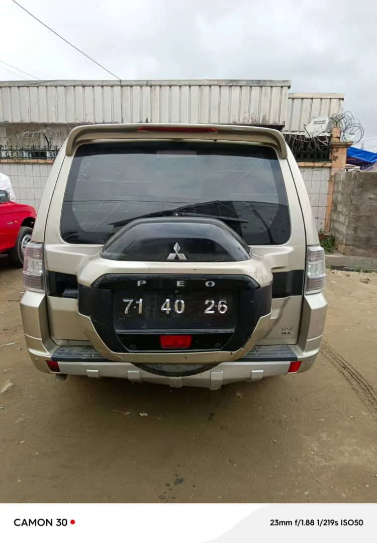 Image 5 de Mitsubishi Pajero 2015 occasion Cameroun boîte automatique moteur essence (V6) climatisation d'origine peinture d'origine avec 4x4