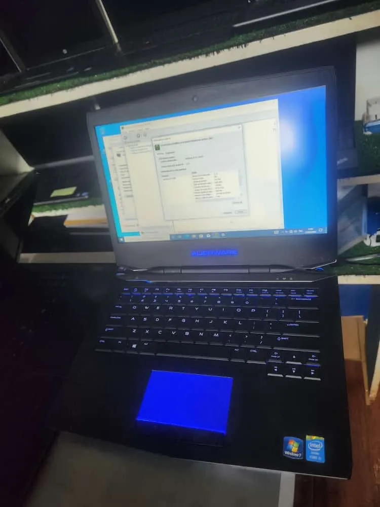 Image 1 de Vends ordinateurs et tout accessoires électronique 