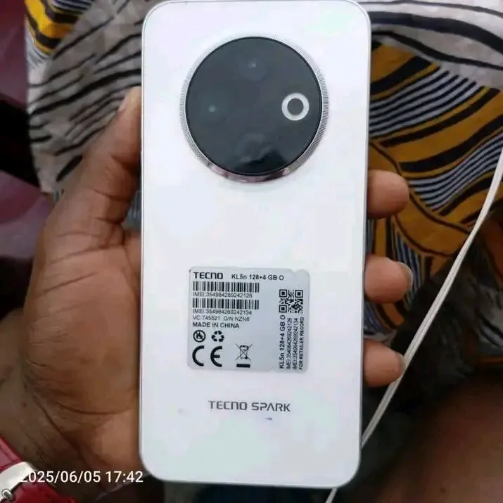 Image 2 de Tecno spark 30 neuf 128 Gb