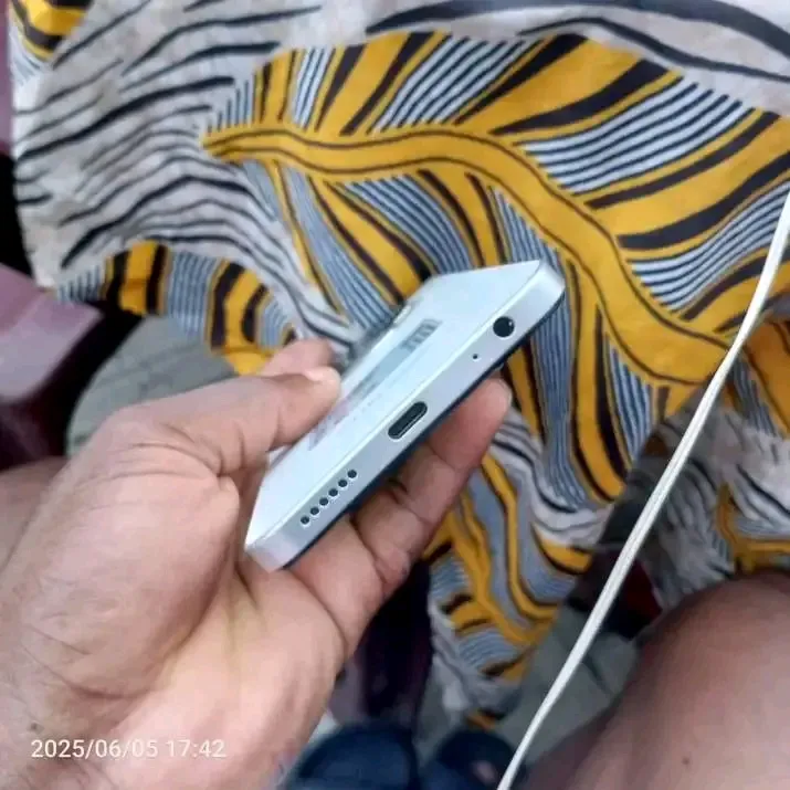 Tecno spark 30 neuf 128 Gb
