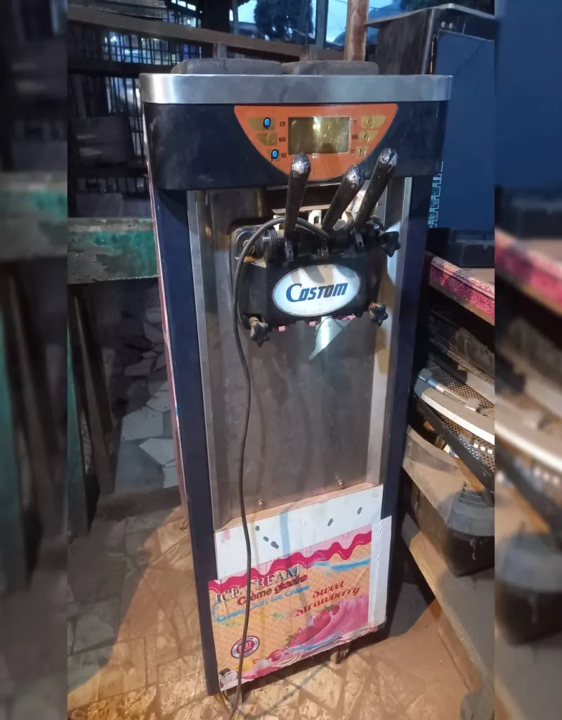 Image 1 de Machine à glace COSTOM