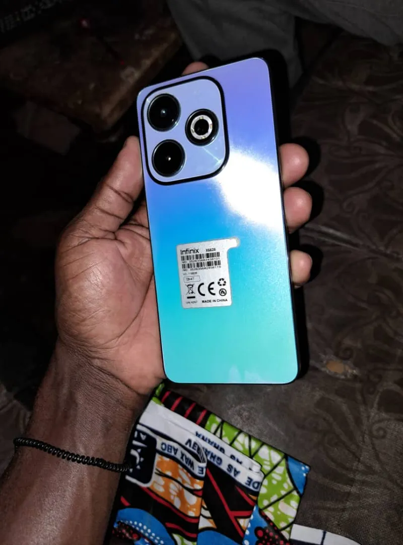 Vend Infinix hot40i 