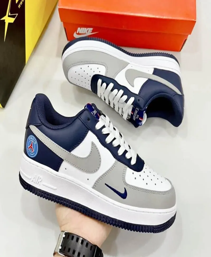 Image 1 de Vente de baskets Nike et air force one original dans leurs cartons toutes les pointures disponibles 