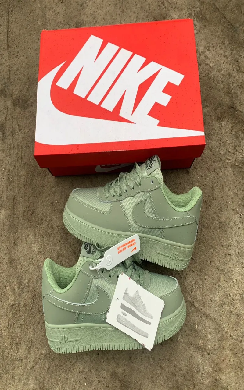 Image 5 de Vente de baskets Nike et air force one original dans leurs cartons toutes les pointures disponibles 