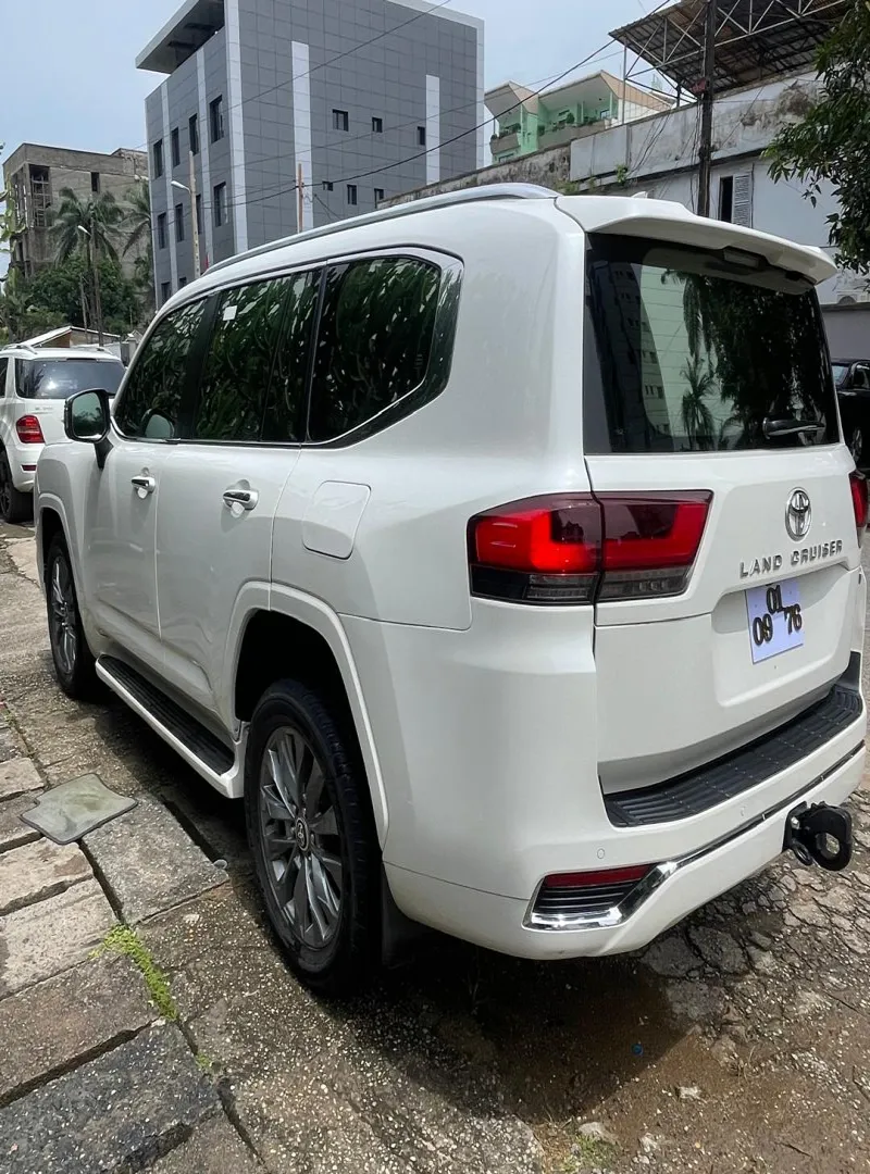 Image 3 de Toyota Land Cruiser LC300 VX. R