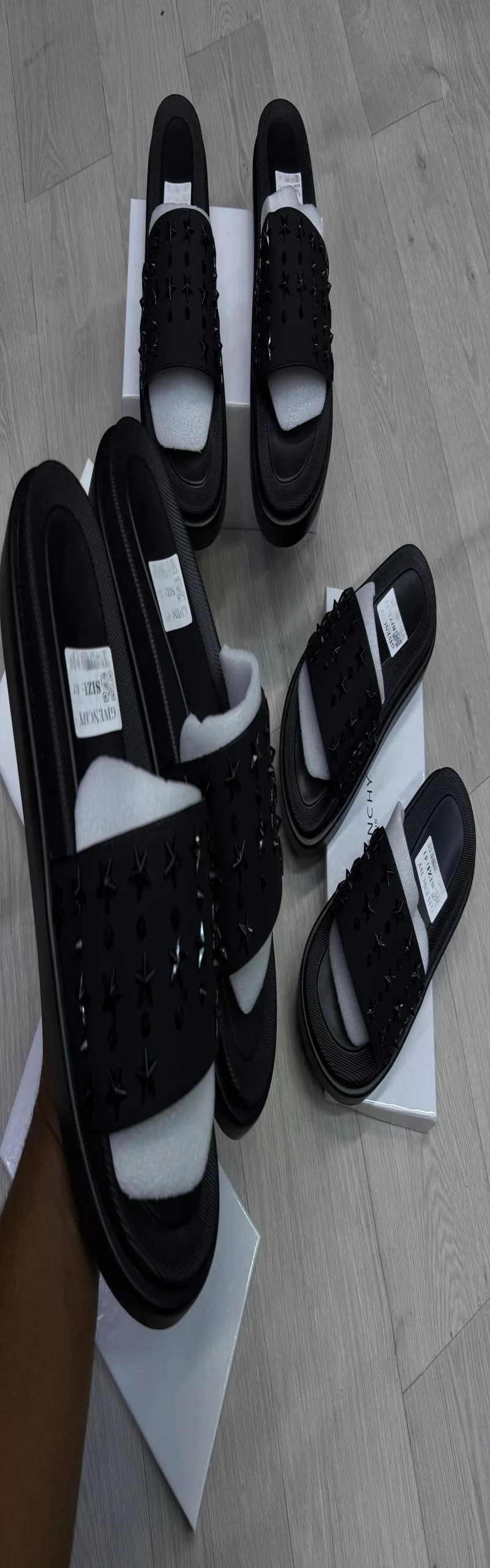 Image 2 de Je vend les habits chaussures et babouche