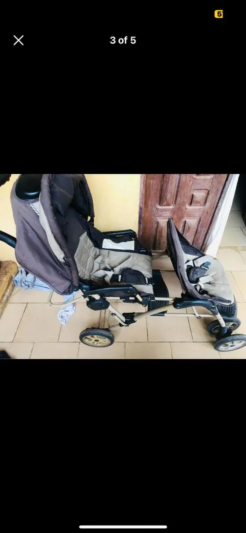 Poussette à deux bébé 
