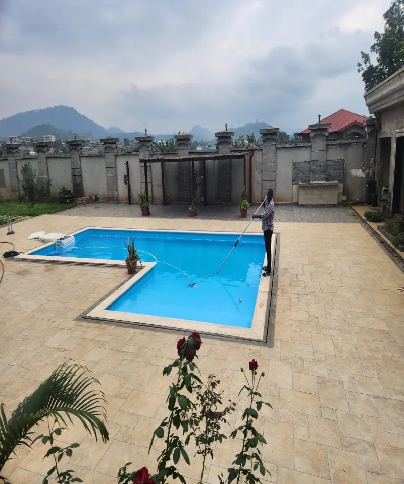 Image 3 de Un chauffeur personnel, expérience 5 ans , entretien de la piscine avec une expérience de 3 ans, jardinage avec une expérience de 7 ans.