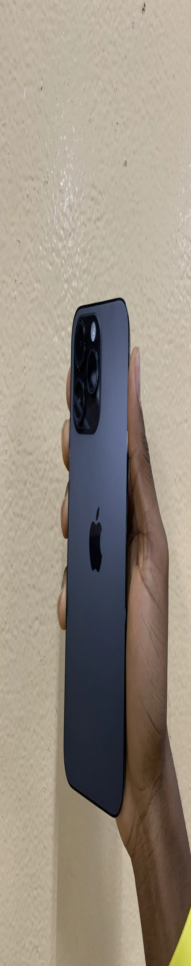 𝐈𝐩𝐡𝐨𝐧𝐞 𝟏𝟒 𝐏𝐫𝐨 𝐦𝐚𝐱 