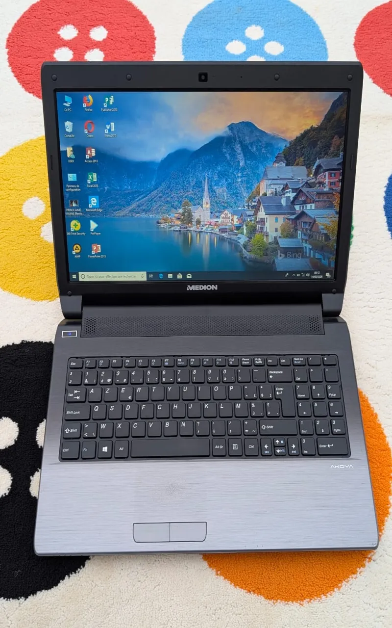 Laptop core i3 1giga dédié NVIDIA 