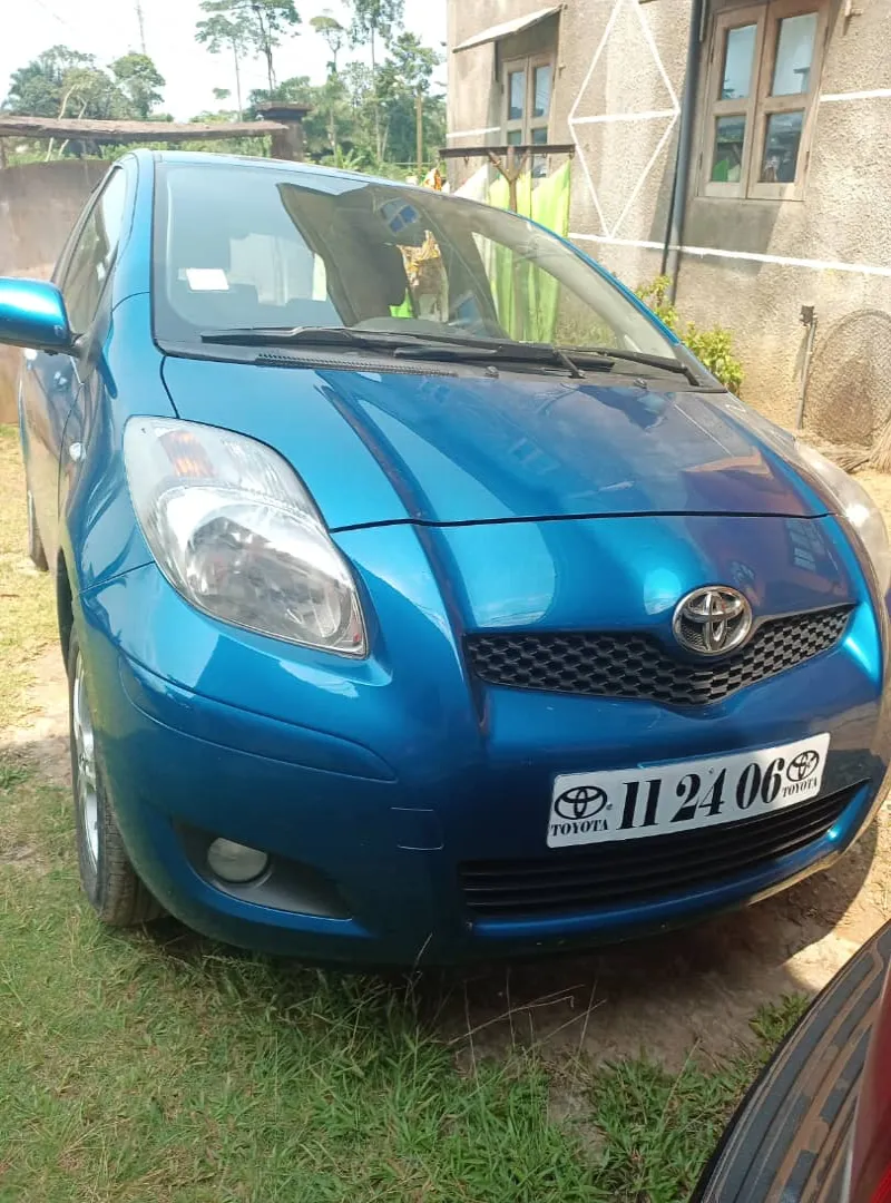 Vends voiture Yaris en très bonne état 