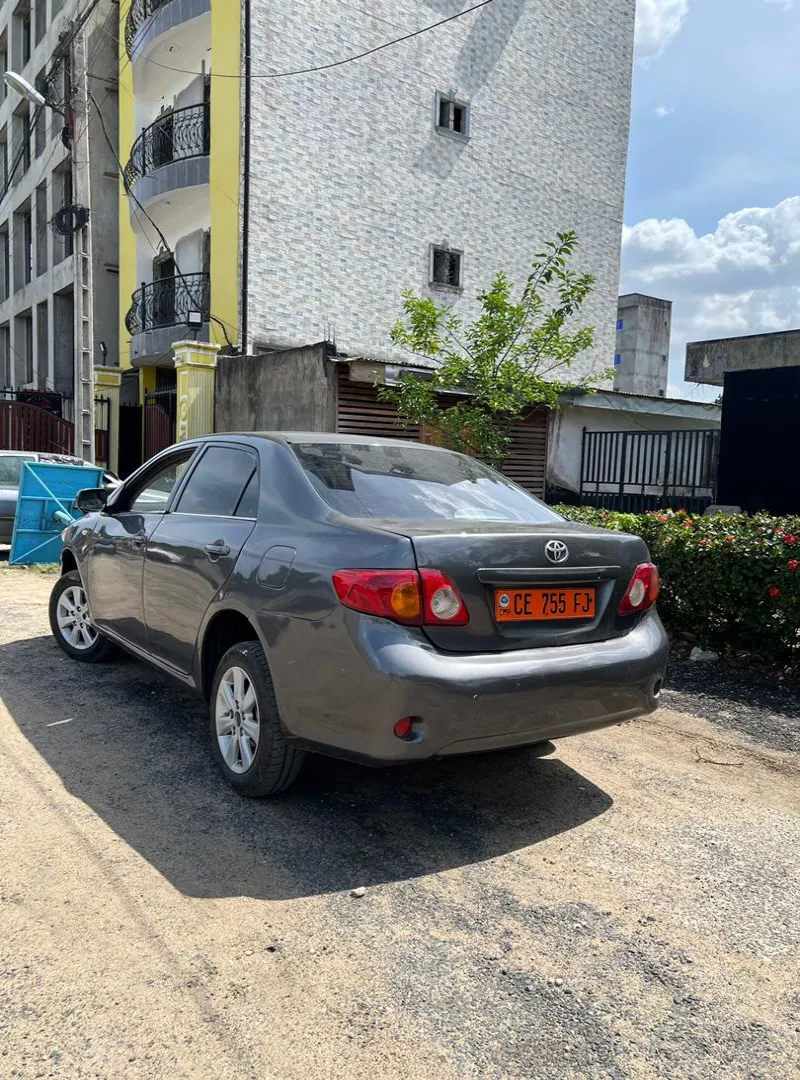 Image 3 de TOYOYA Corrolla Berline 2009 a vendre sur Douala