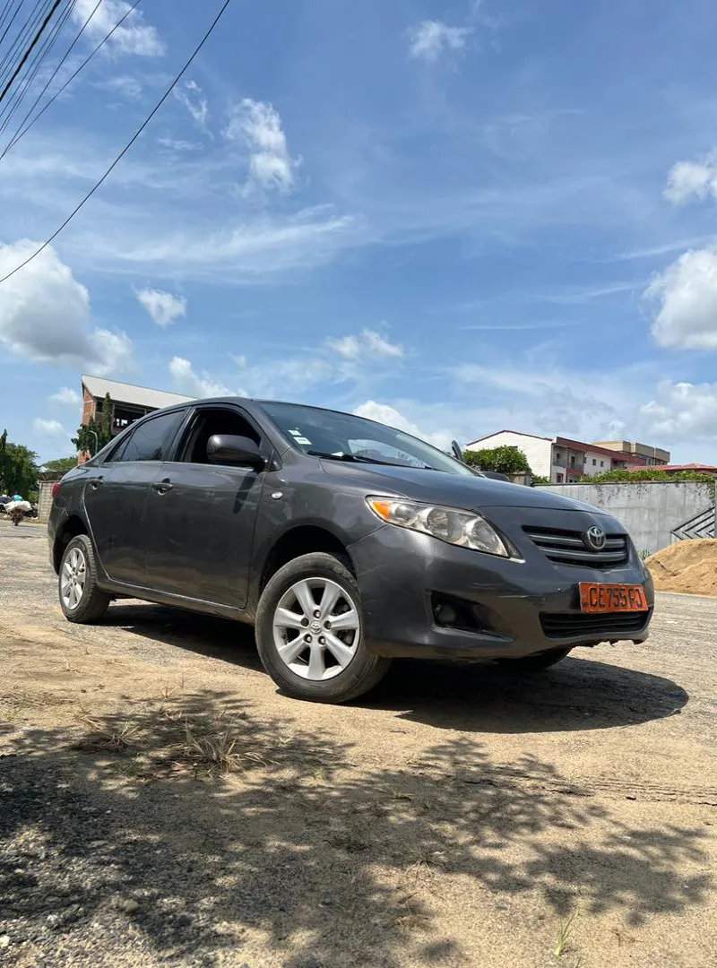 Image 4 de TOYOYA Corrolla Berline 2009 a vendre sur Douala