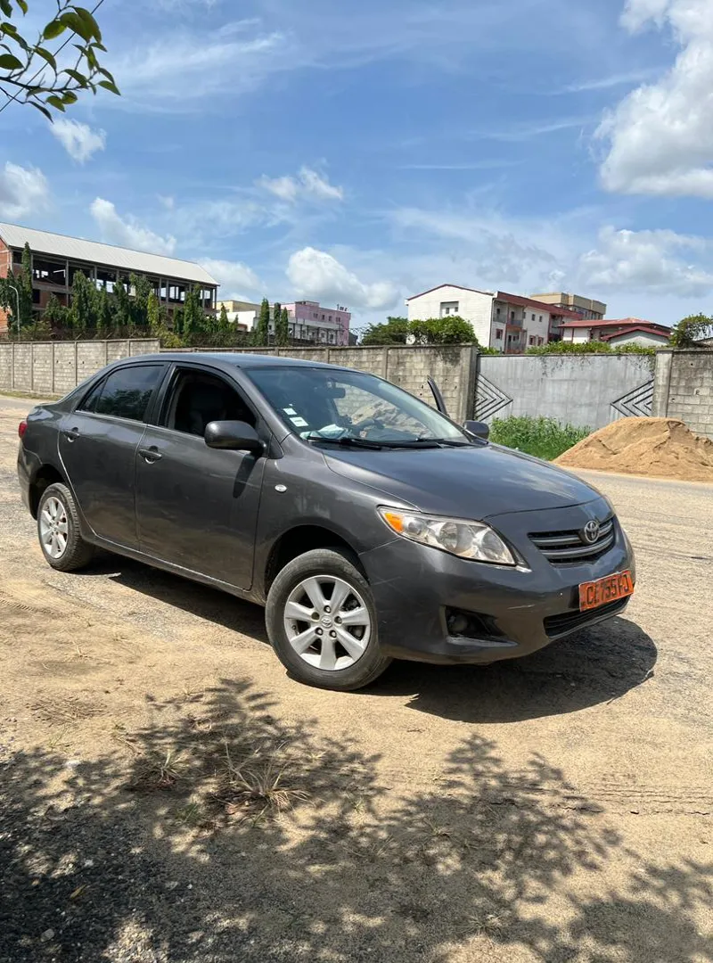 Image 5 de TOYOYA Corrolla Berline 2009 a vendre sur Douala