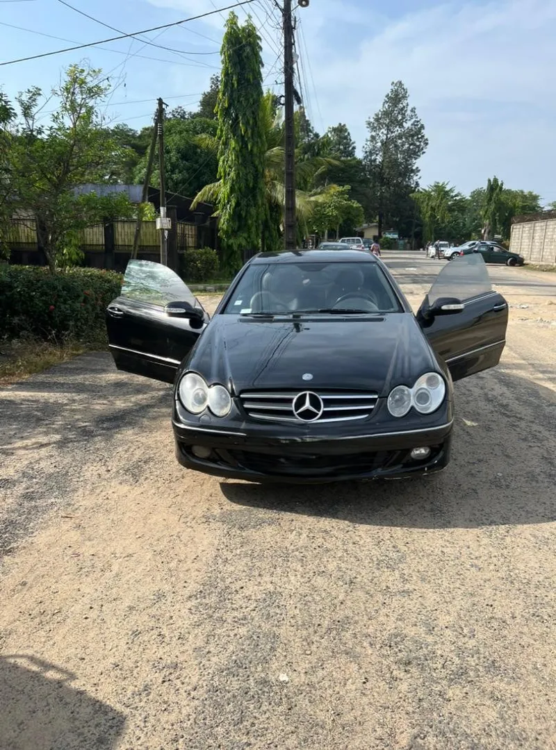 Image 1 de Je liquide la Mercedes CLK 200, annee 2007 sur douala. Bonne prix