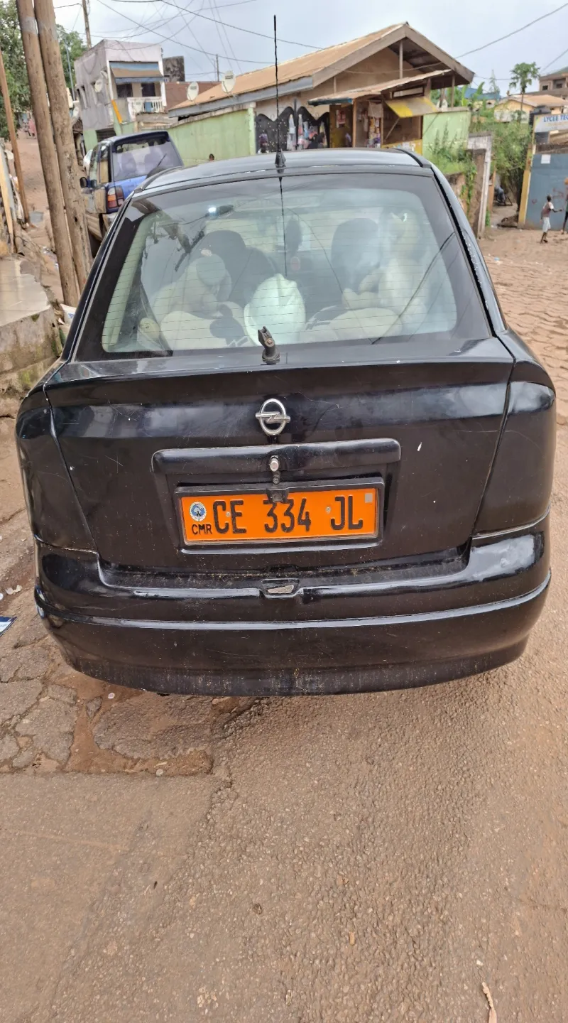 Image 3 de Vends Voiture Opel Astra année 2000 essence, 3 portières encore en bonne état 