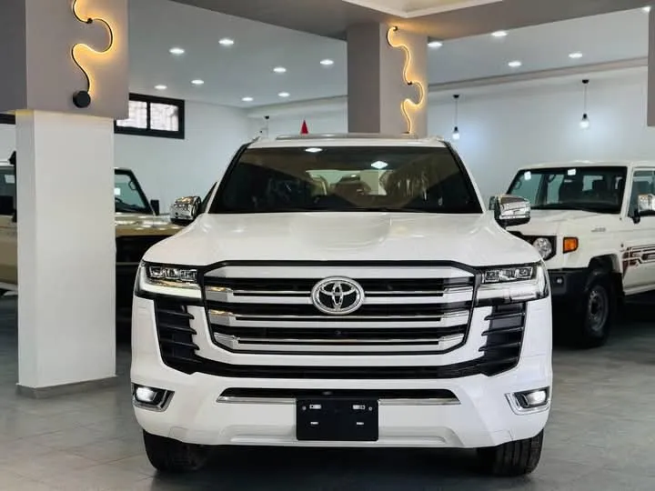 Image 1 de TOYOTA LANDCRUISER VXR ANNÉE 2025 OCCASION D'EUROPE À VENDRE DOUALA 