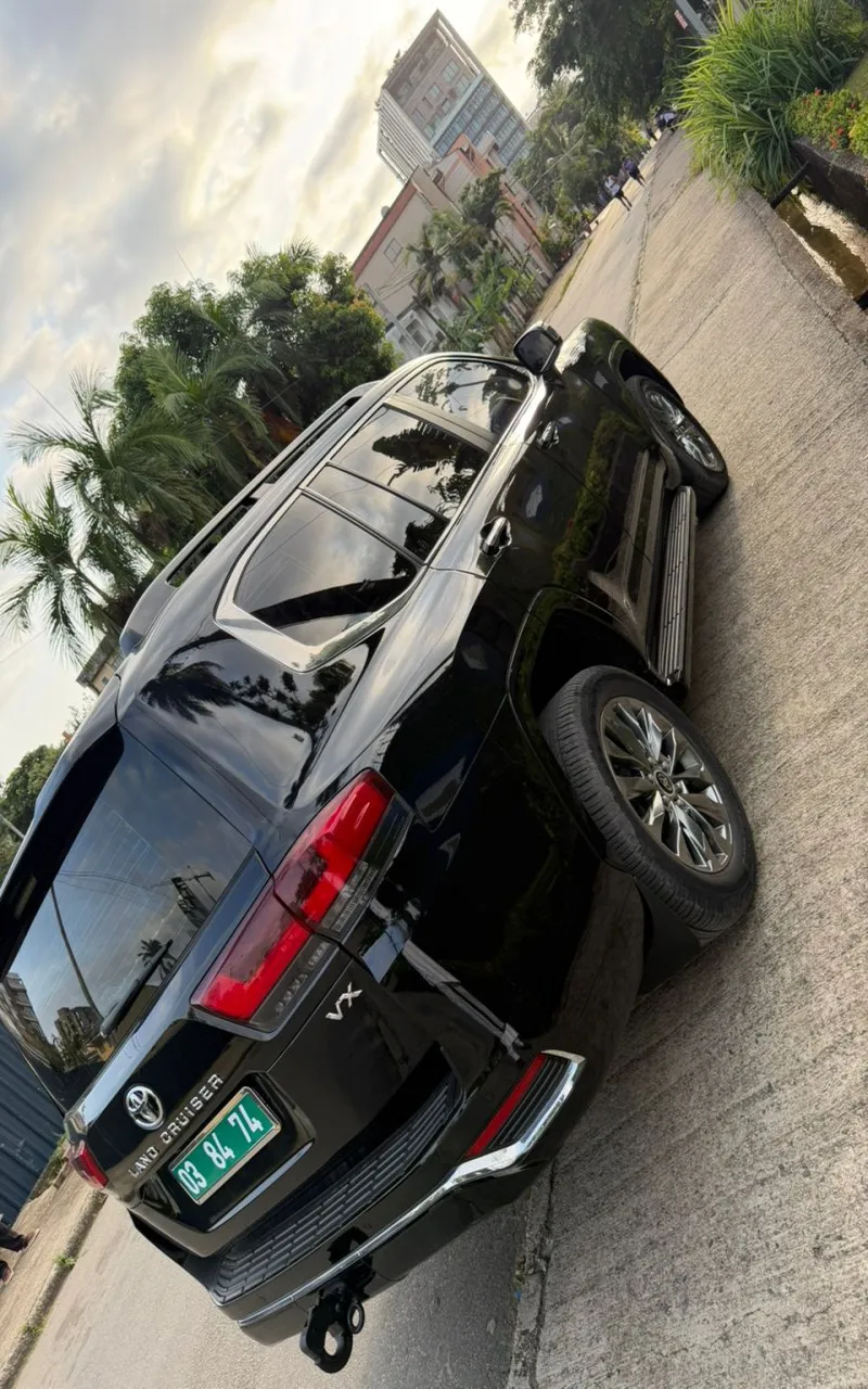 Image 5 de TOYOTA LANDCRUISER VX ANNÉE 2023 DIESEL TWIN TURBO À VENDRE DOUALA 